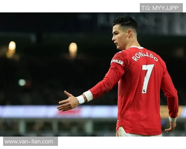 C罗加盟沙特足球联赛引发全球关注与热议的背后故事