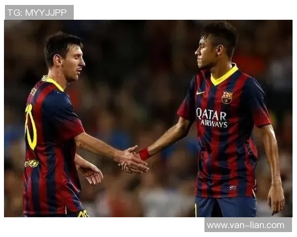 先诞生的足球明星们如何影响了后辈球员的成长与发展之路