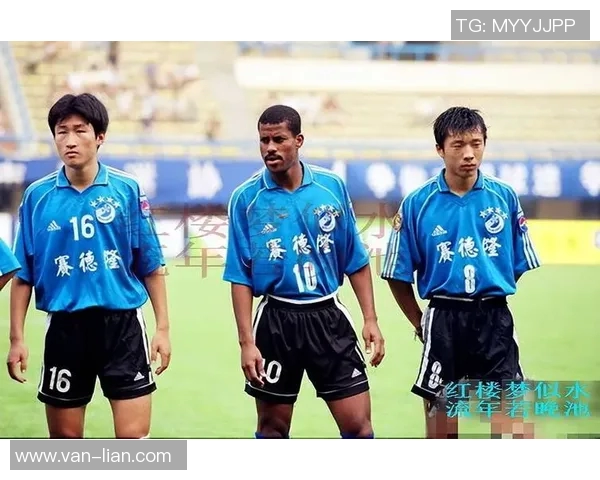 昔日足球明星沦落中国踢球视频引发热议球迷感慨万千 昔日足球明星沦落中国踢球视频引发热议球迷感慨万千