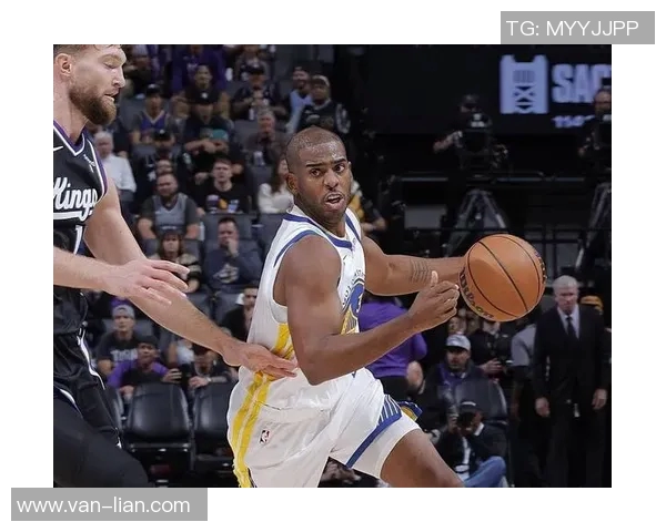 眼睛大如足球场的明星球员们展现魅力与实力的精彩瞬间 眼睛大如足球场的明星球员们展现魅力与实力的精彩瞬间