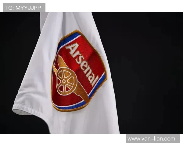 脑袋有刀口的足球明星背后的故事与荣耀与挑战交织的传奇人生 脑袋有刀口的足球明星背后的故事与荣耀与挑战交织的传奇人生